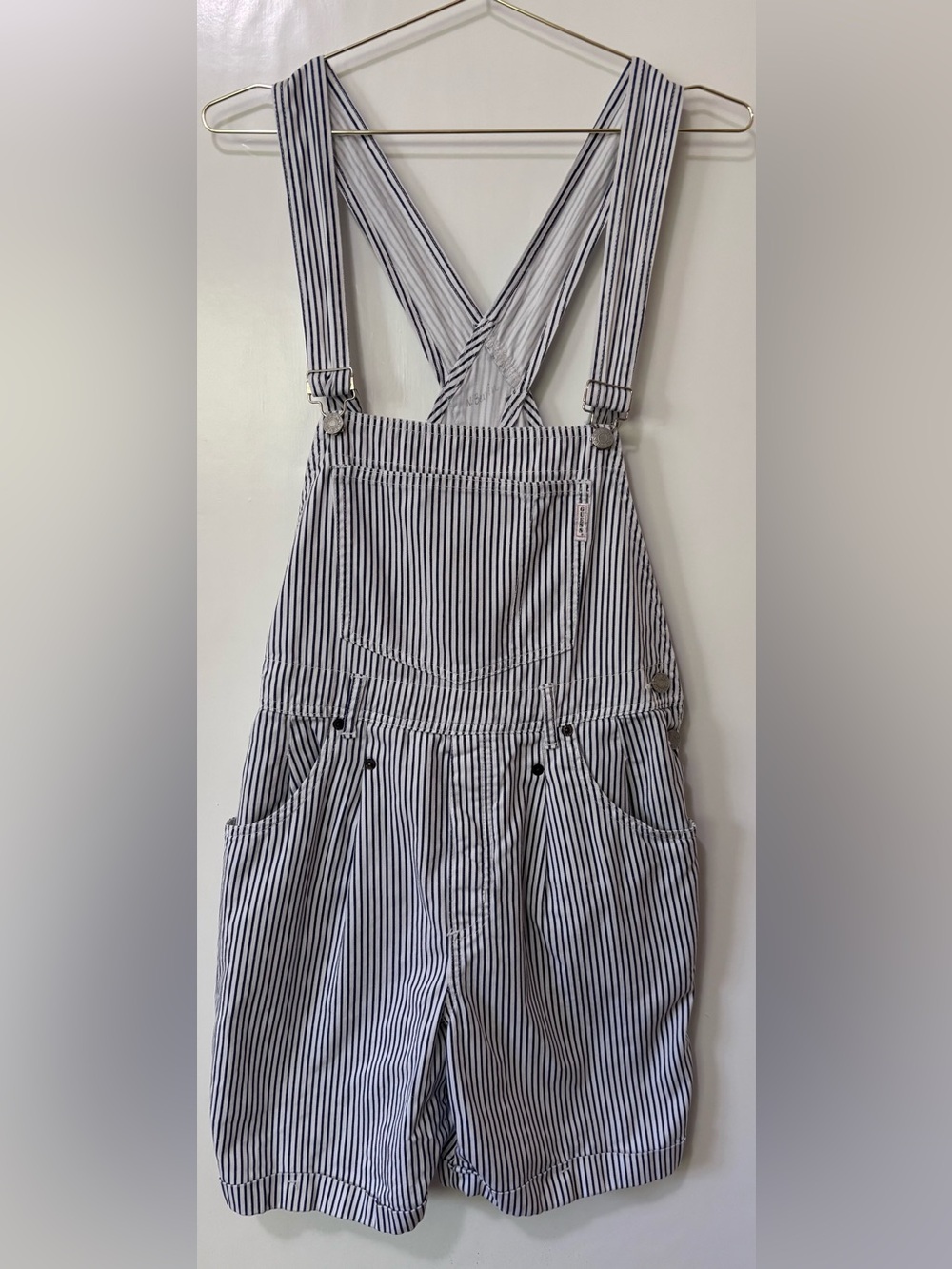 Guess| 1988 Vintage Navy & White Pinstriped Denim Overalls Cuffed Shorts Sz 4 - Picture 2 of 10